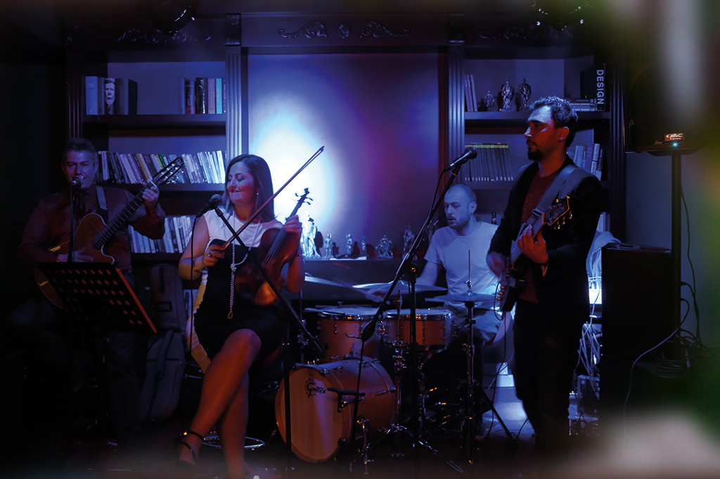 Canlı Müzik Performansı